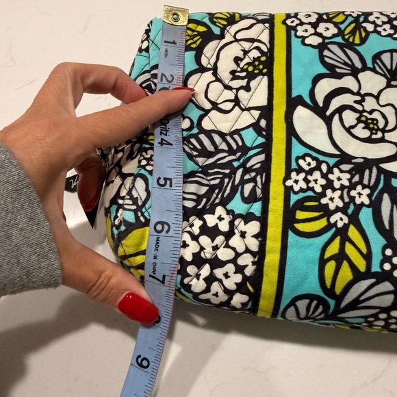 Vera Bradley – Island Blooms Travel Set - Picture 9 of 14